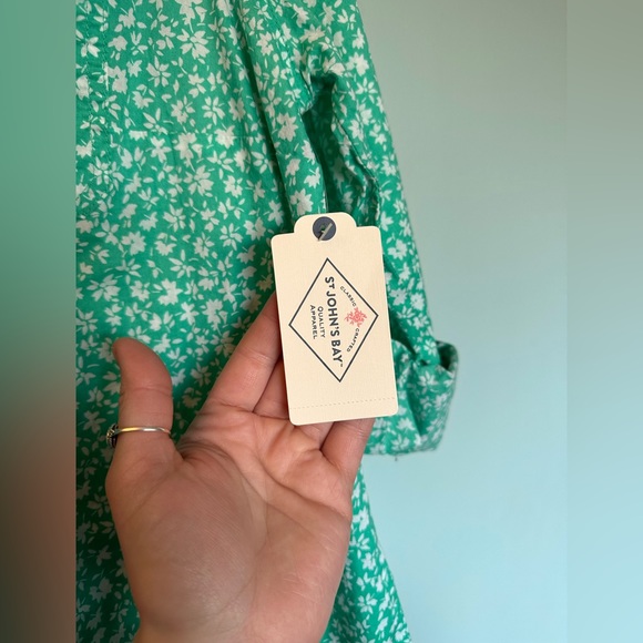 St. John’s Bay Green Button-down - Brand New with Tags - Size Medium - Picture 4 of 7